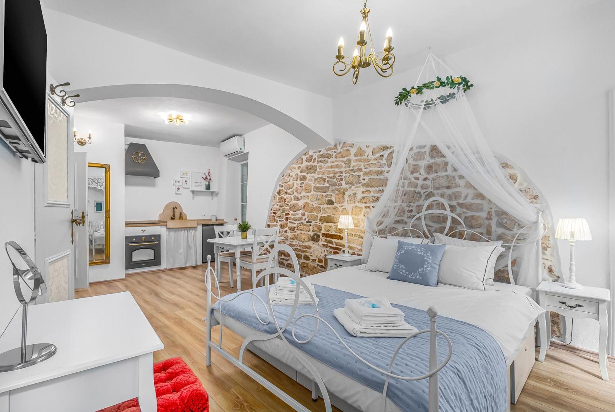 Primavera Deluxe Studio Apartment Rovigno Esterno foto