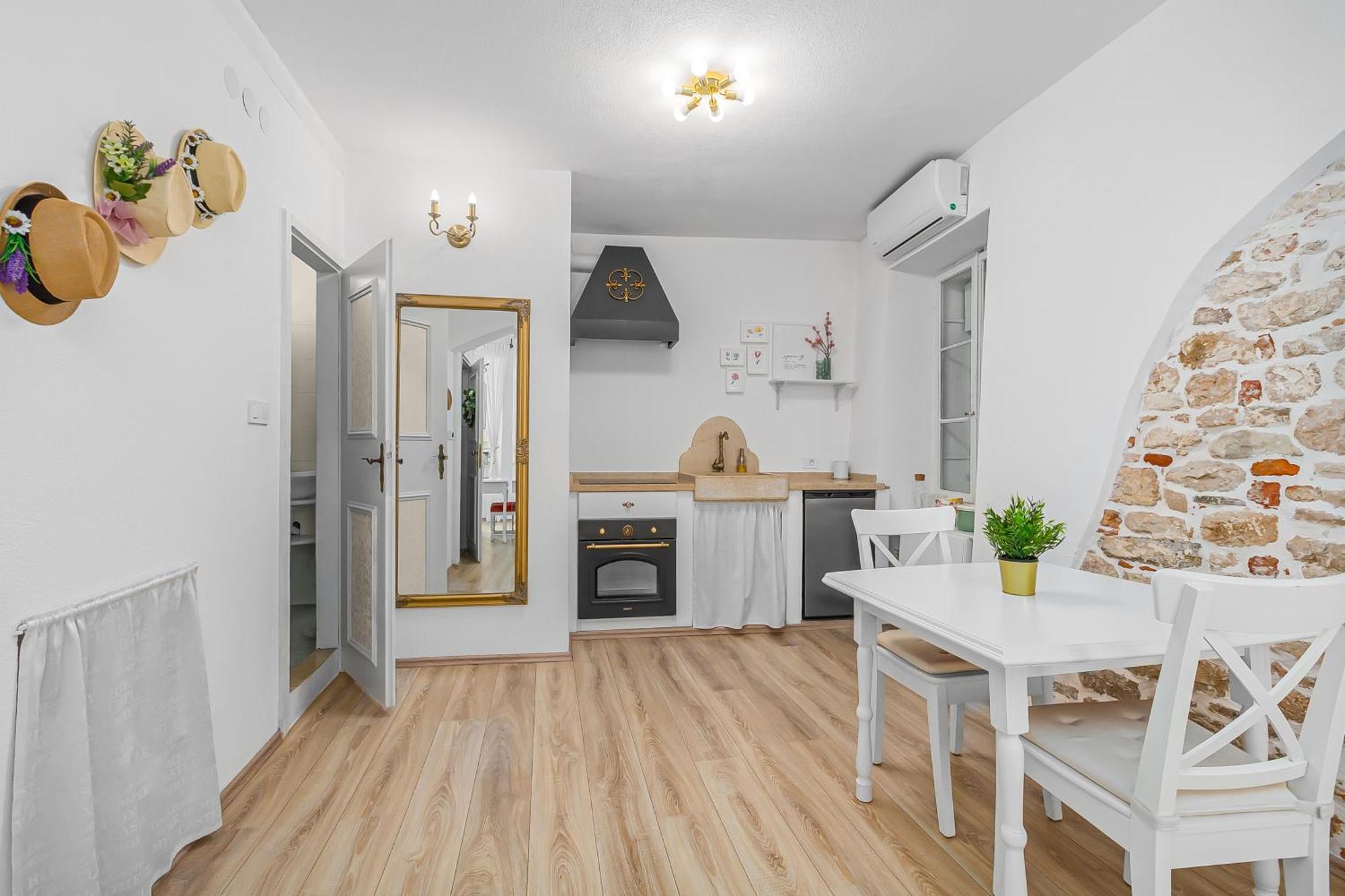 Primavera Deluxe Studio Apartment Rovigno Esterno foto