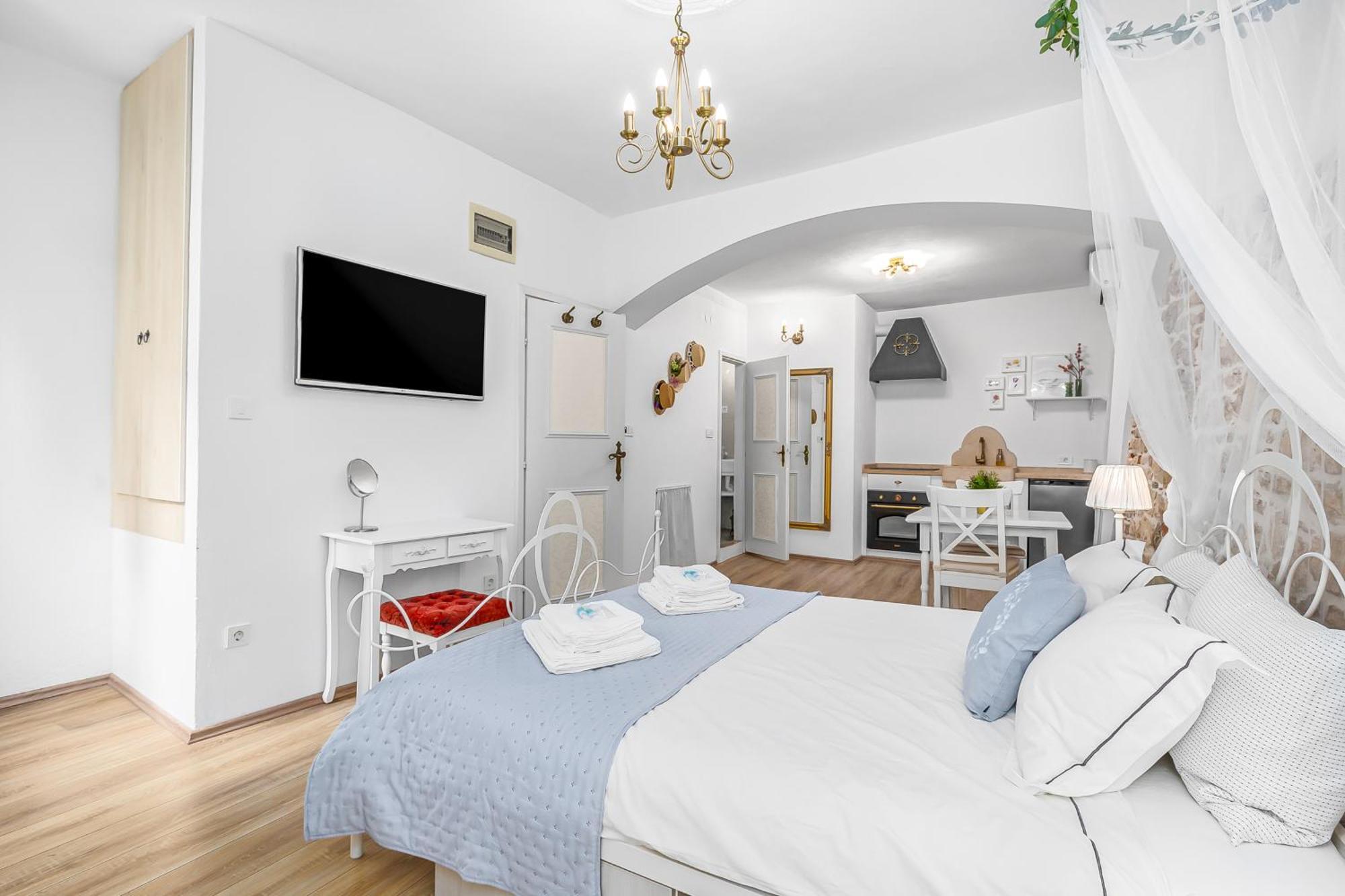 Primavera Deluxe Studio Apartment Rovigno Esterno foto
